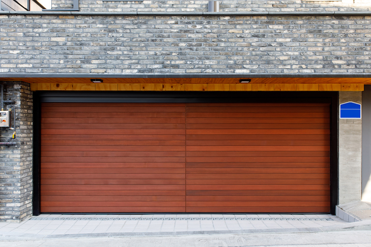 Garagepoort bekleed met hout ( ceder )